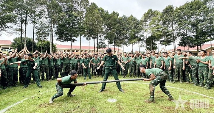 302师假日同乐 战友情谊深